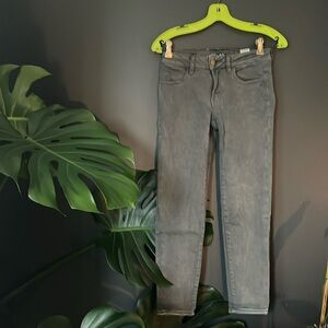 Jagging cropped American eagle pants